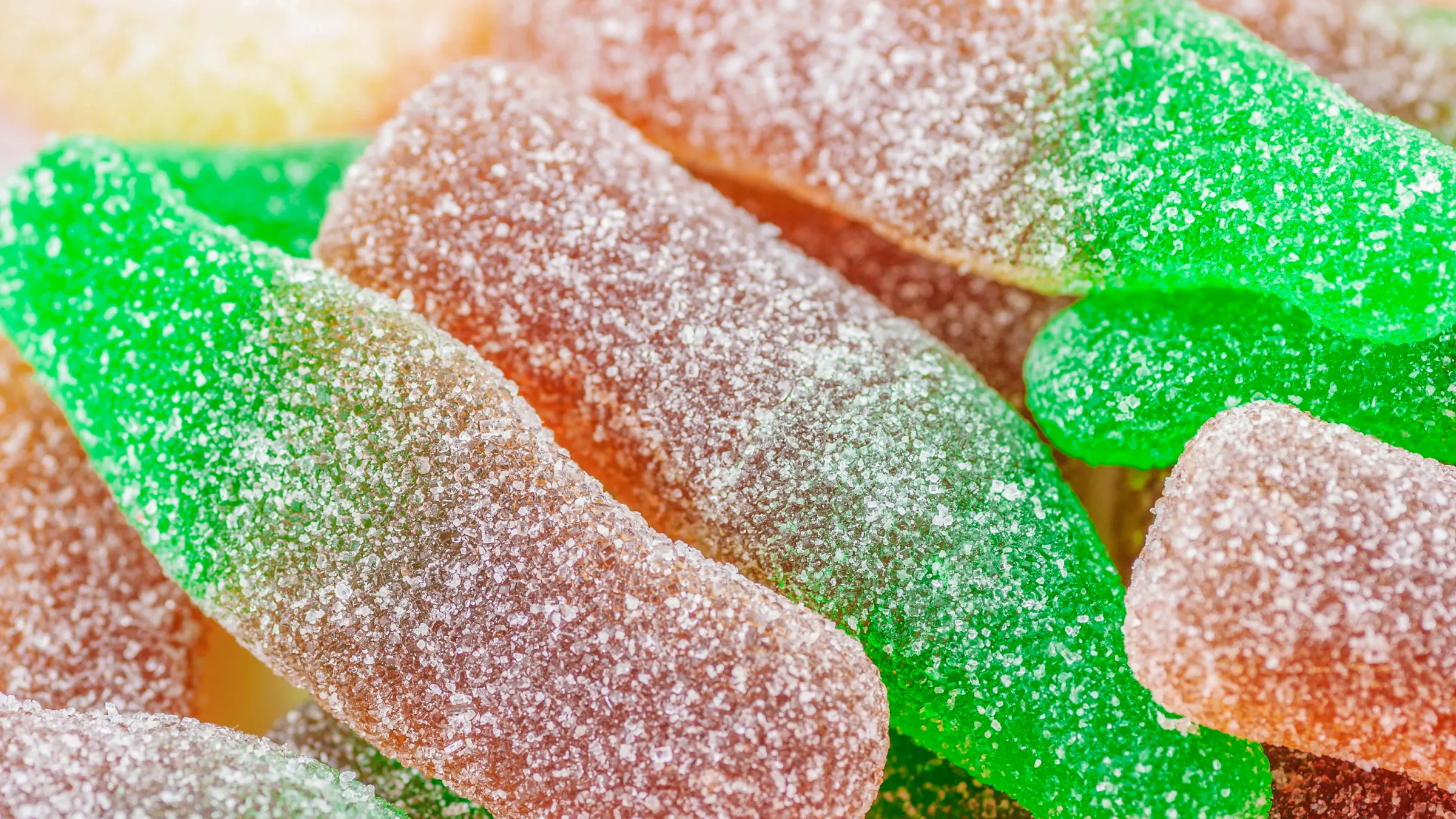 2.Gummy candies with oiled, sugar sanded, and sour sanded surface finishes